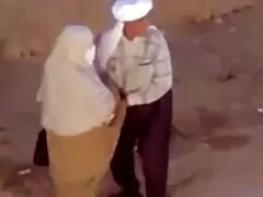 فيديو جماعي مع عاهرة شابة افلام سكسيه ايرانيه
